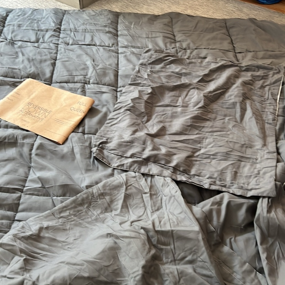 Reversible down, alternative comforter set - Picture 5 of 7